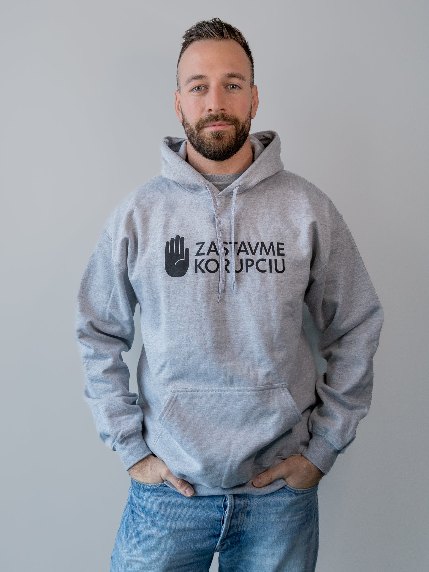 Šedá mikina s čiernym nápisom UNISEX